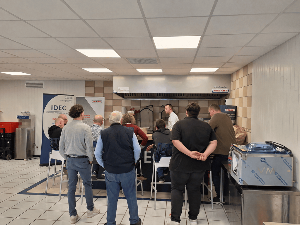 Personnes assistant à une démonstration Rational